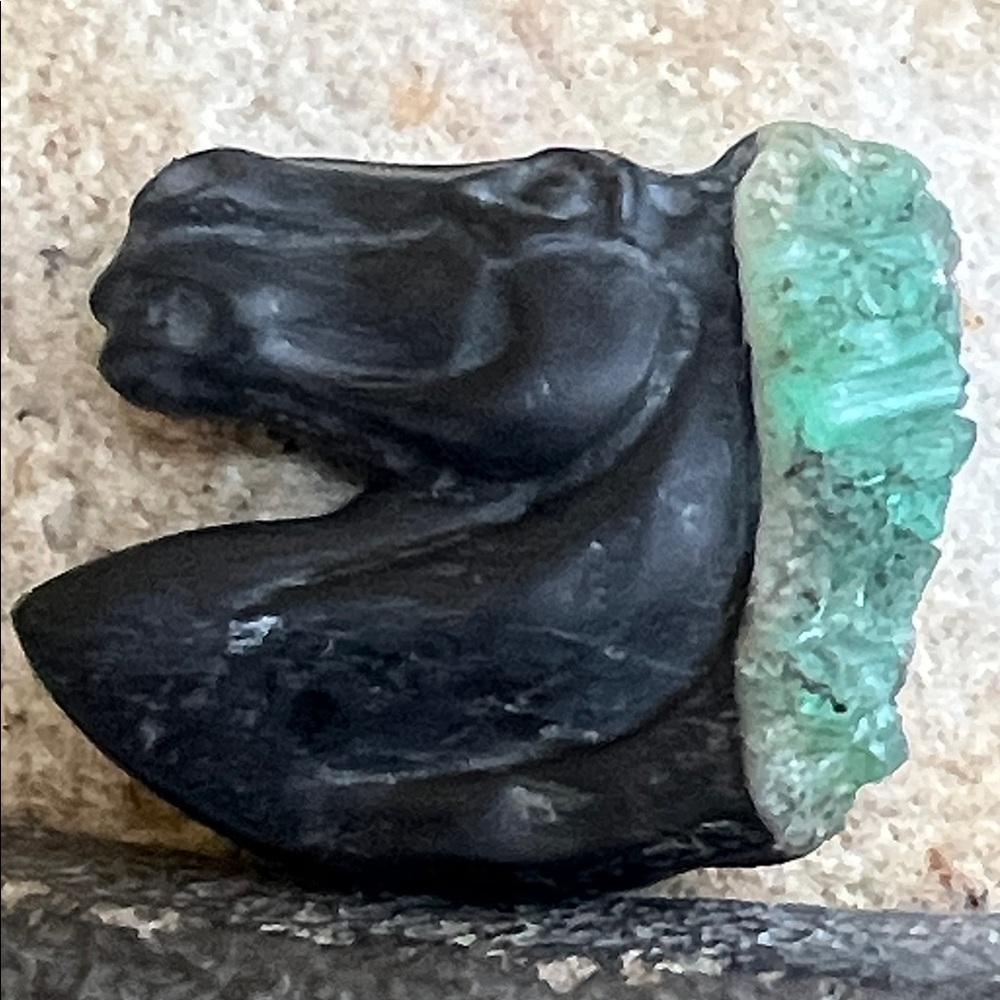Emerald and shale carved horse head - Picture 6 of 12